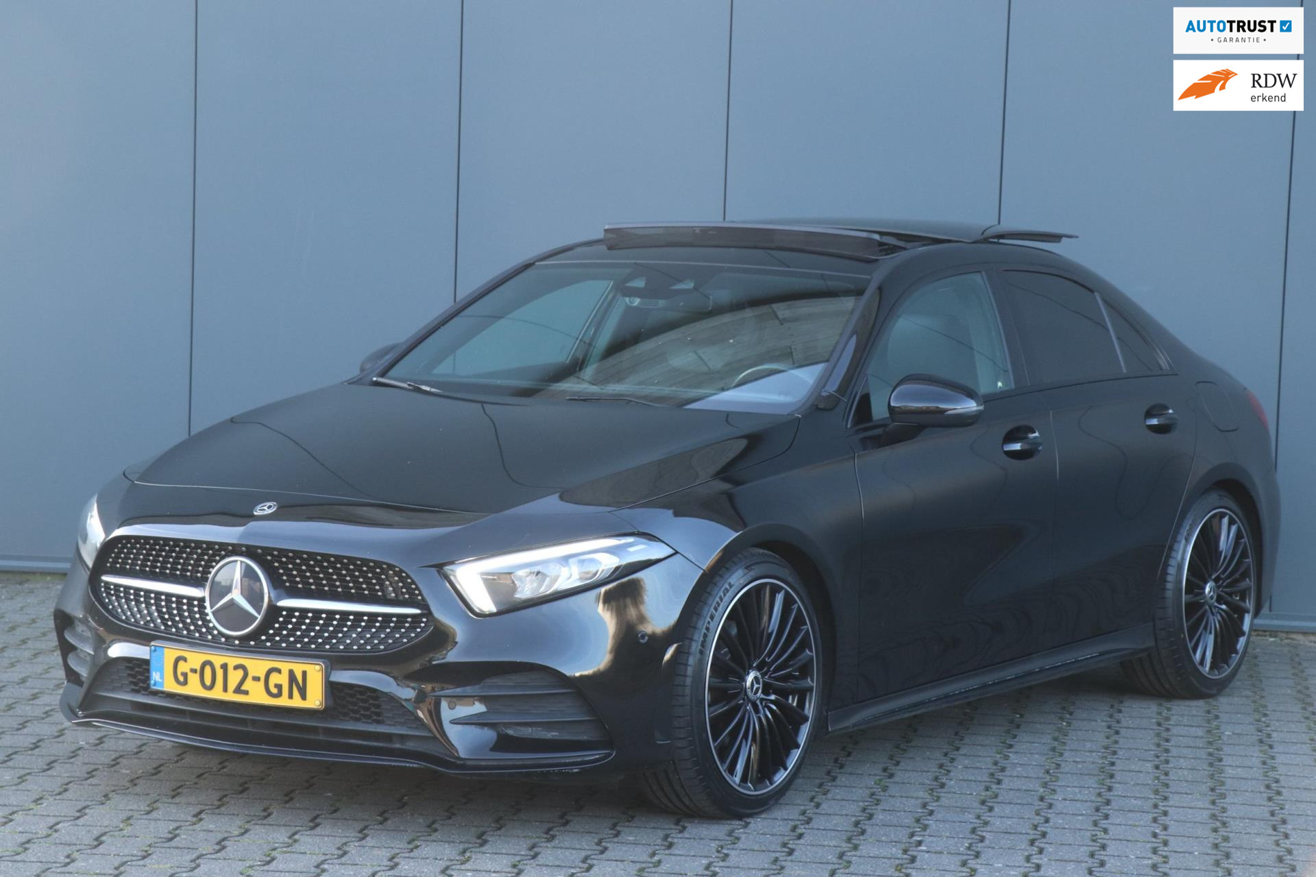 Mercedes-Benz A-Klasse 180 AMG | PANO | Sfeerverlichting | Camera | Nette auto! 52457860-34.jpg | Auto Kasva