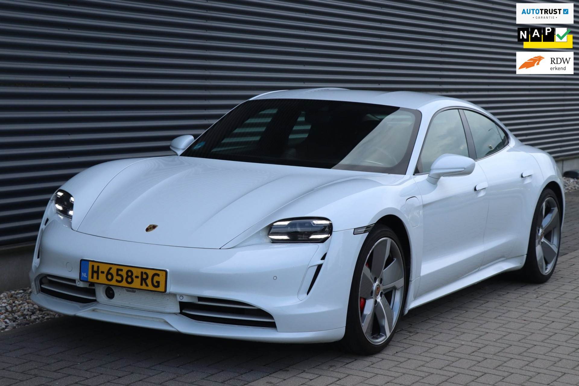 Porsche Taycan 4S Performance 84 kWh 46631902-34.jpg | Auto Kasva